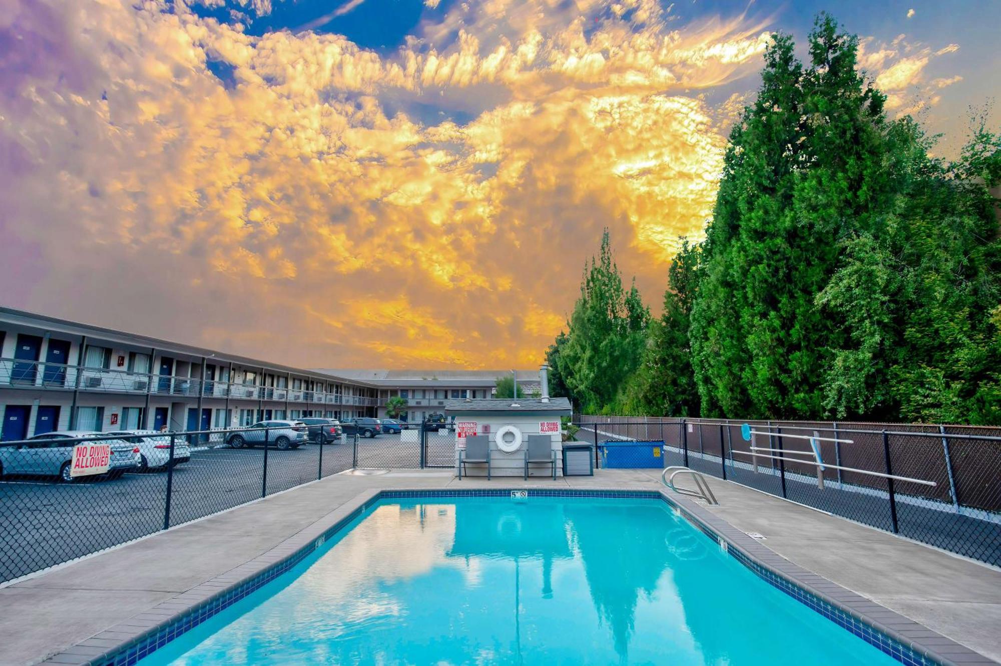 Motel 6-Salem, Or - Expo Center エクステリア 写真